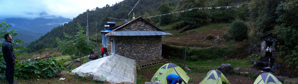 Camping in Syangma